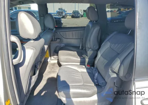 2010 Toyota Sienna Xle z USA, uszkodzony, nr VIN 5TDYK4CC5AS320181
